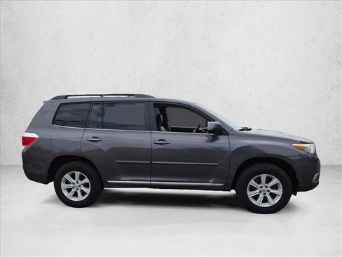 Used 2012 Toyota Highlander SE w/ Tow Pkg AWD/4WD image 4