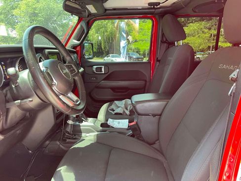 Used 2019 Jeep Wrangler Unlimited Sahara AWD/4WD image 15