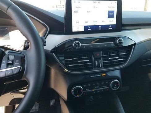 Certified 2022 Ford Escape SE w/ SE Sport Appearance Package image 21