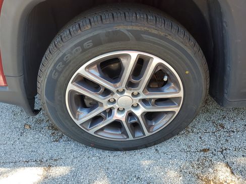 Used 2020 Jeep Compass Latitude FWD image 4