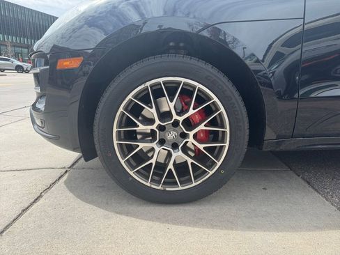 Used 2015 Porsche Macan Turbo AWD/4WD image 10