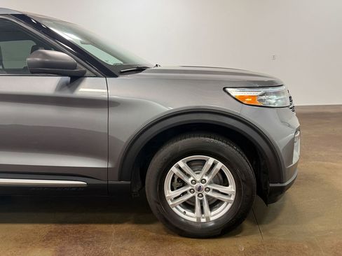 Used 2023 Ford Explorer XLT AWD/4WD image 31