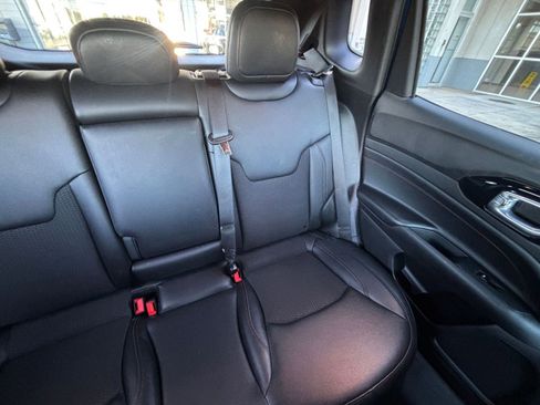 Used 2025 Jeep Compass Trailhawk image 37