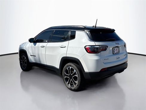 Used 2022 Jeep Compass Limited image 5