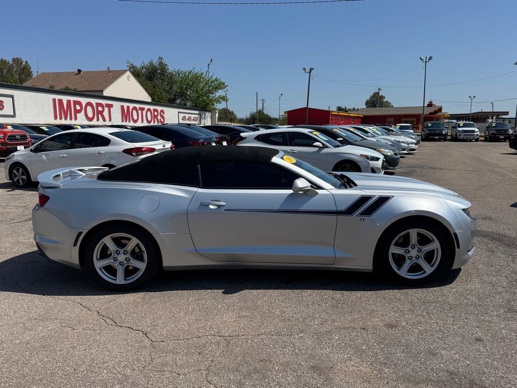 Used 2019 Chevrolet Camaro LT RWD image 4