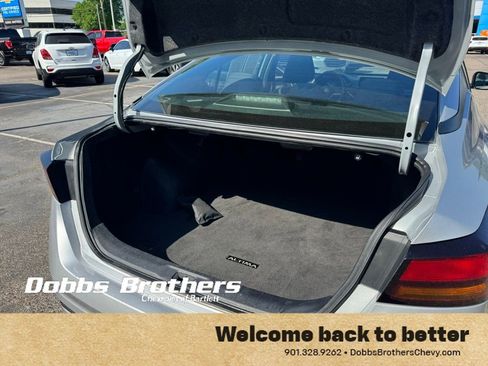 Used 2024 Nissan Altima 2.5 SV FWD image 39