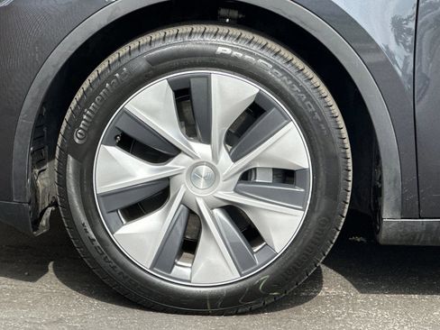 Used 2024 Tesla Model Y Long Range image 27