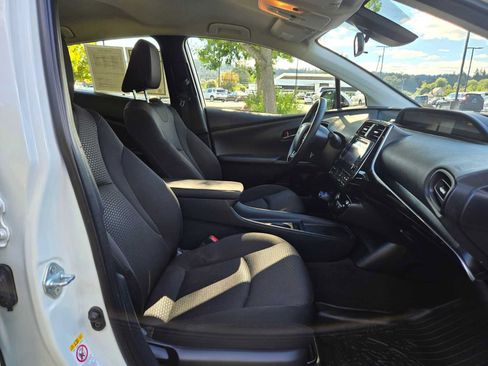 Used 2019 Toyota Prius LE AWD/4WD image 10