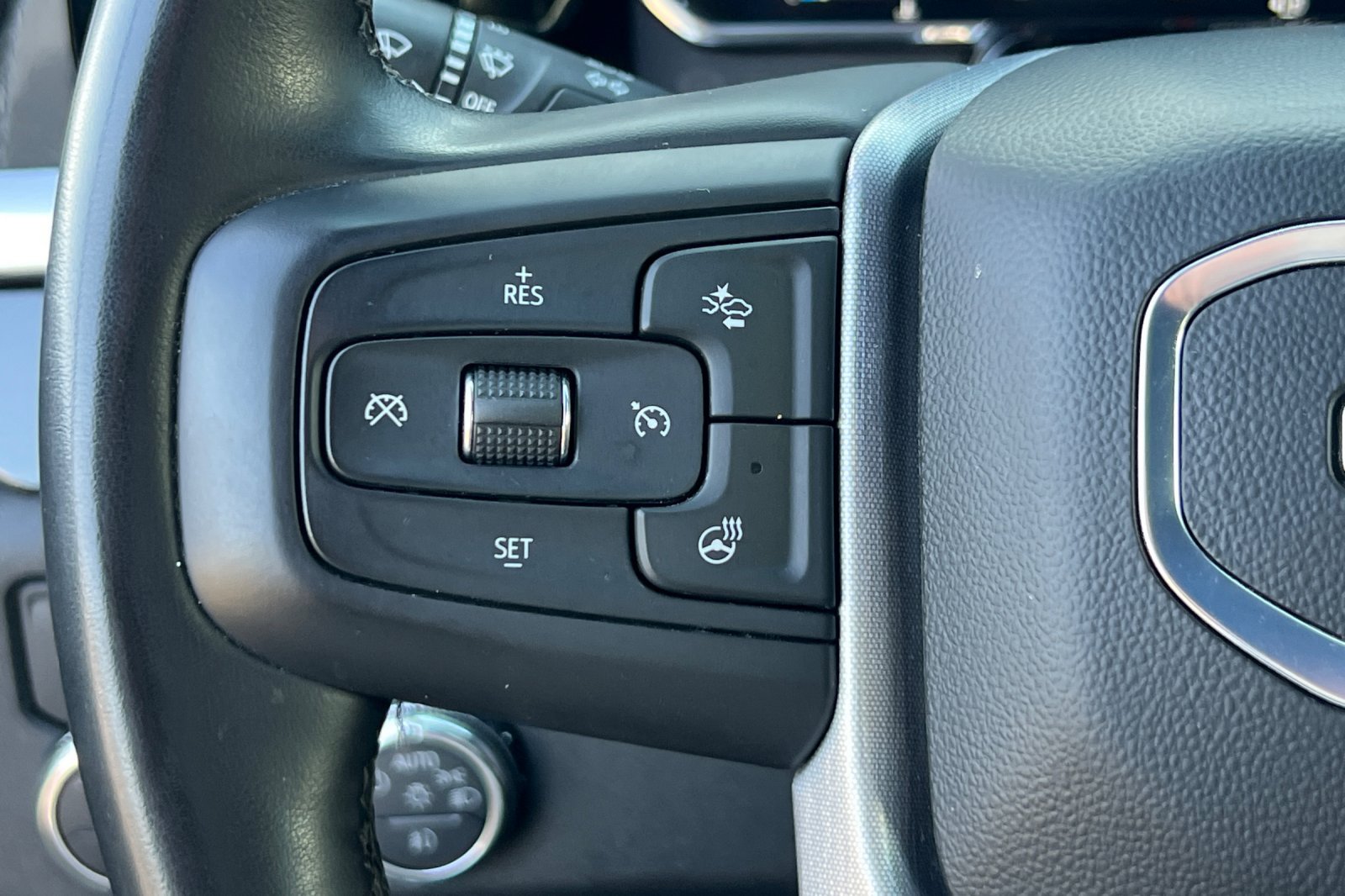 Used 2025 GMC Sierra 1500 SLT RWD image 31