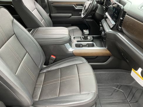 Used 2024 Chevrolet Silverado 1500 High Country w/ High Country Premium Package image 11