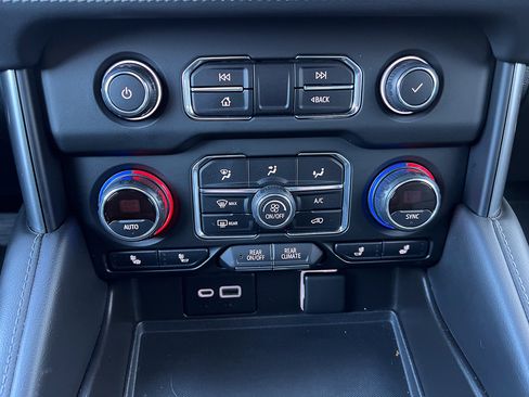 Used 2021 Chevrolet Tahoe Z71 image 24