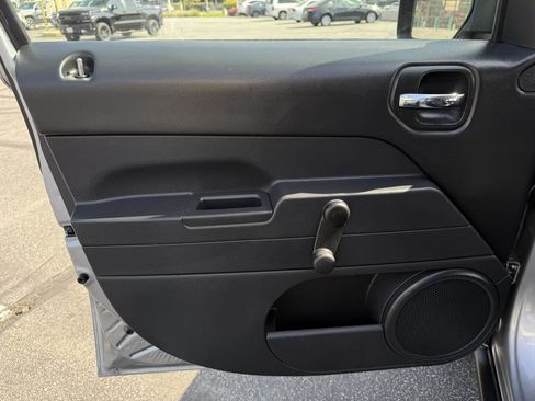 Used 2016 Jeep Patriot Sport image 27