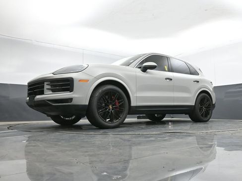 Used 2024 Porsche Cayenne S image 35