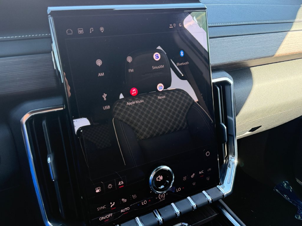 New 2027 GMC Acadia Denali w/ LPO, Floor Liner Package AWD/4WD image 24