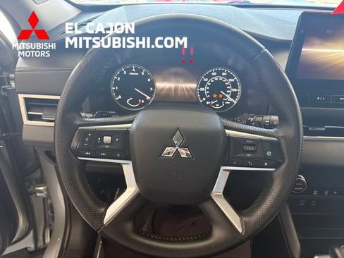 Used 2025 Mitsubishi Outlander SE FWD image 11