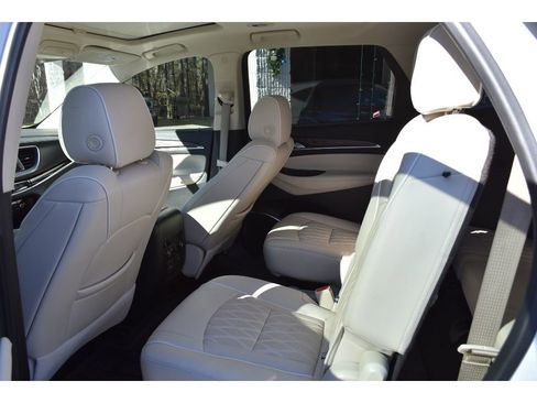 Used 2023 Buick Enclave Avenir w/ Avenir Technology Package image 11