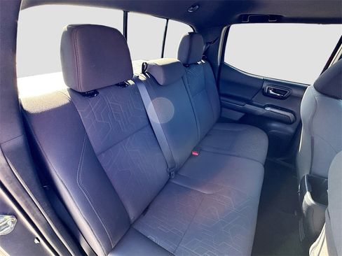 Used 2017 Toyota Tacoma TRD Sport image 27