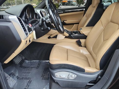 Used 2016 Porsche Cayenne image 25