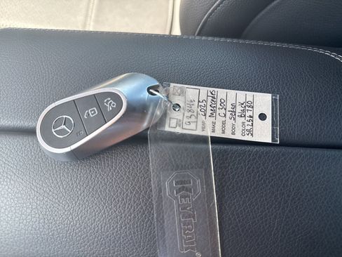 Used 2025 Mercedes-Benz C 300 Sedan image 25