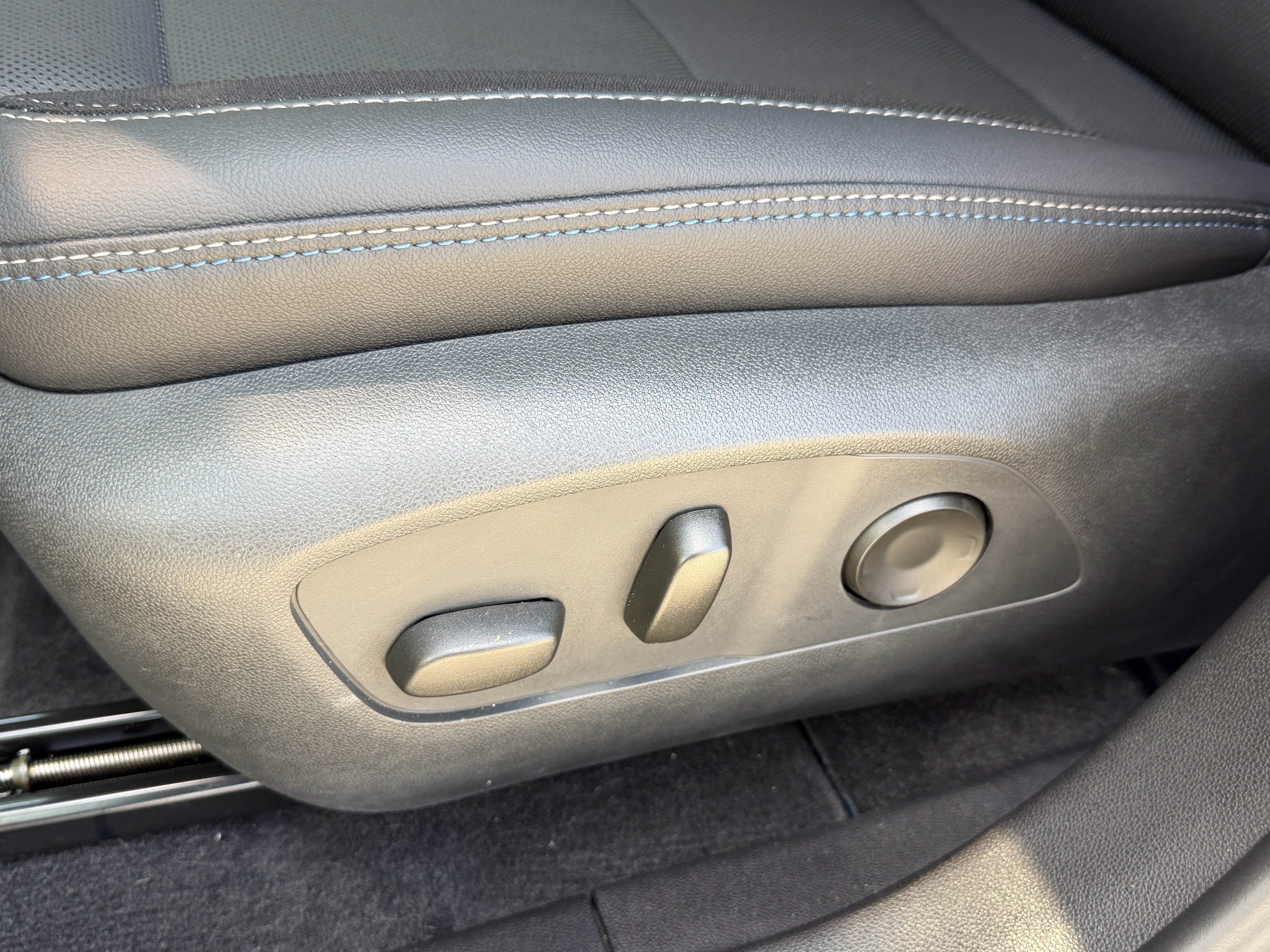 Used 2024 Chevrolet Equinox EV LT FWD image 16