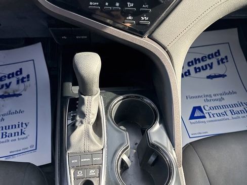Used 2020 Toyota Camry LE image 16