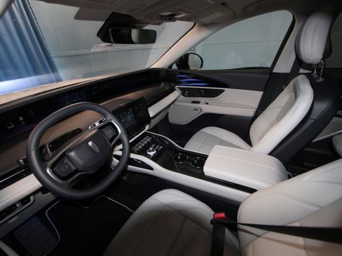 New 2026 Lincoln Nautilus Premier w/ Equipment Group 102A AWD/4WD image 2