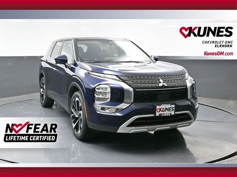 Used 2024 Mitsubishi Outlander SE image 1