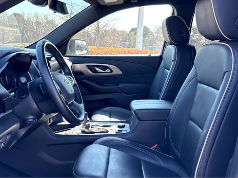 Used 2022 Chevrolet Traverse Premier w/ Redline Edition image 17