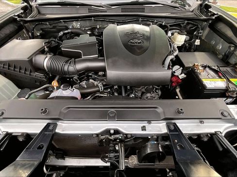 Certified 2020 Toyota Tacoma SR5 image 31