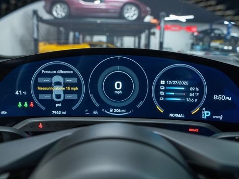 Used 2022 Porsche Taycan Turbo S image 30