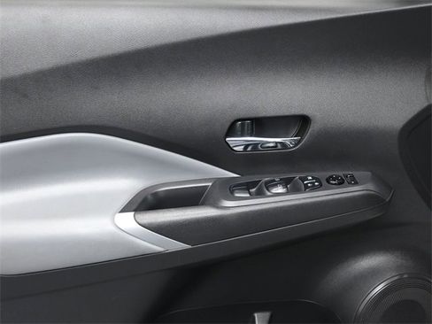 Used 2023 Nissan Kicks SR w/ SR Premium Package image 11
