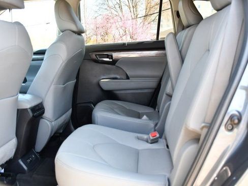 Used 2020 Toyota Highlander Limited AWD/4WD image 17