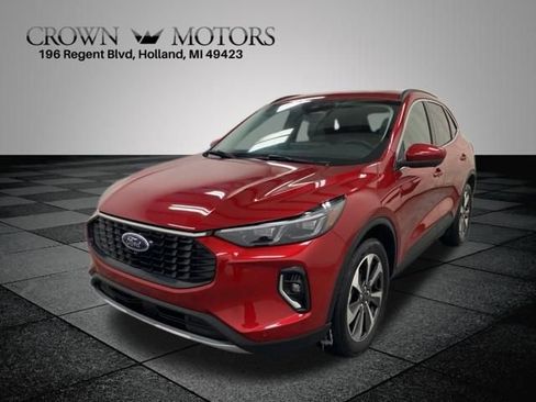 Used 2023 Ford Escape Platinum image 3