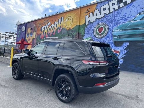 Used 2026 Jeep Grand Cherokee Altitude AWD/4WD image 3