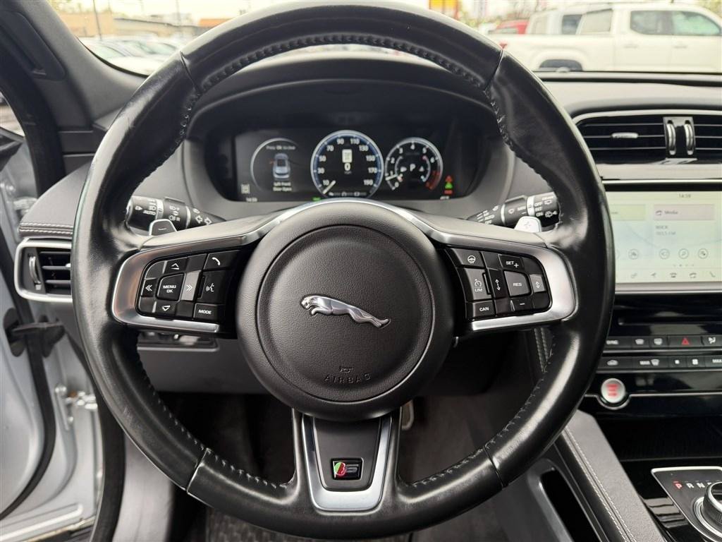 Used 2017 Jaguar F-PACE S AWD/4WD image 24