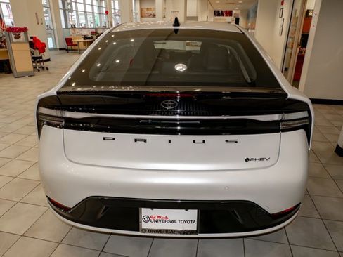 New 2026 Toyota Prius Plug-In Hybrid FWD image 8