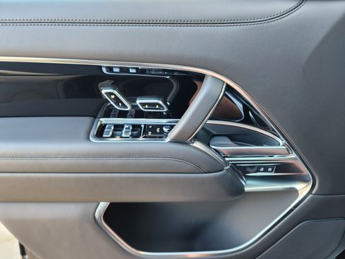 New 2025 Land Rover Range Rover Long Wheelbase SE image 21