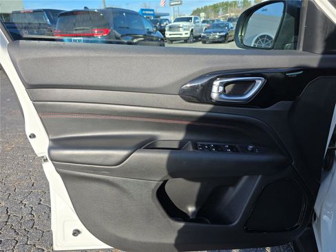 Used 2024 Jeep Compass Trailhawk image 18