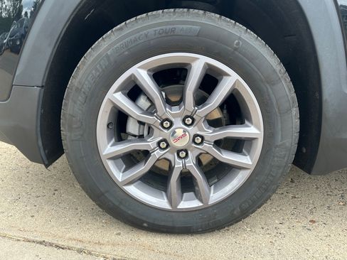 Used 2024 GMC Terrain SLT image 10