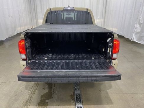Certified 2017 Toyota Tacoma TRD Off-Road image 11