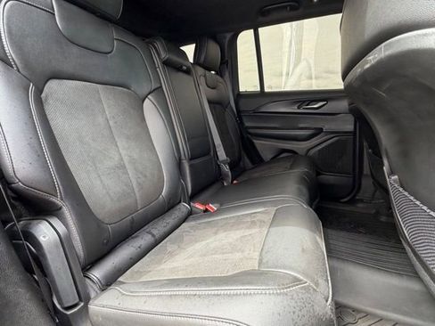 Used 2025 Jeep Grand Cherokee Altitude AWD/4WD image 21