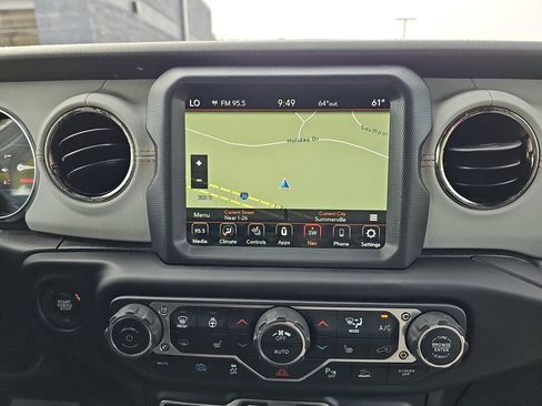 Used 2022 Jeep Wrangler Unlimited Sahara image 27