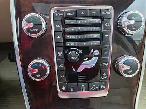 Used 2015 Volvo XC70 T6 Platinum w/ Protection Package image 46