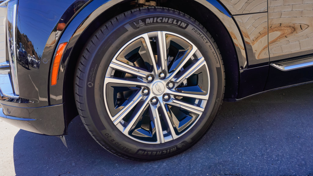 Certified 2024 Cadillac Lyriq Luxury RWD image 7