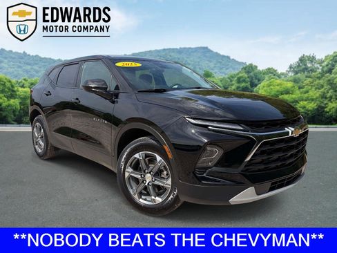 Used 2025 Chevrolet Blazer LT FWD image 1
