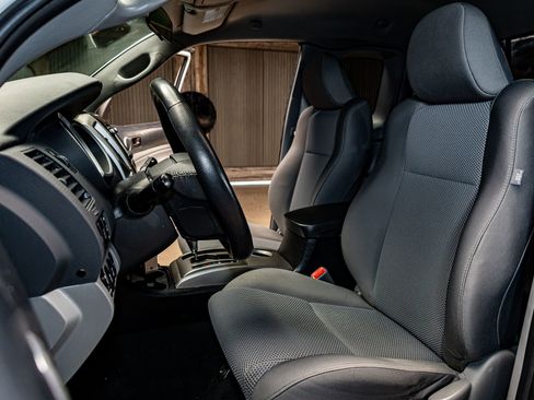 Used 2015 Toyota Tacoma 4x4 Access Cab V6 w/ TRD Off-Road Package image 18