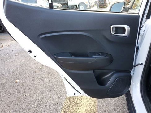 Used 2023 Hyundai Venue SE image 10