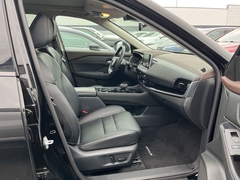 Used 2023 Nissan Rogue SL AWD/4WD image 2