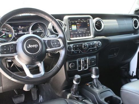 Used 2023 Jeep Wrangler Unlimited Sahara w/ Cold Weather Group AWD/4WD image 14
