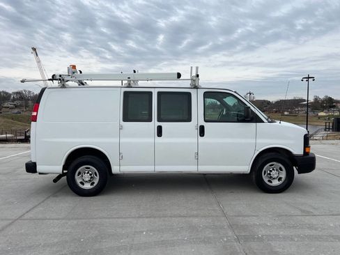 Used 2014 Chevrolet Express 2500 image 2